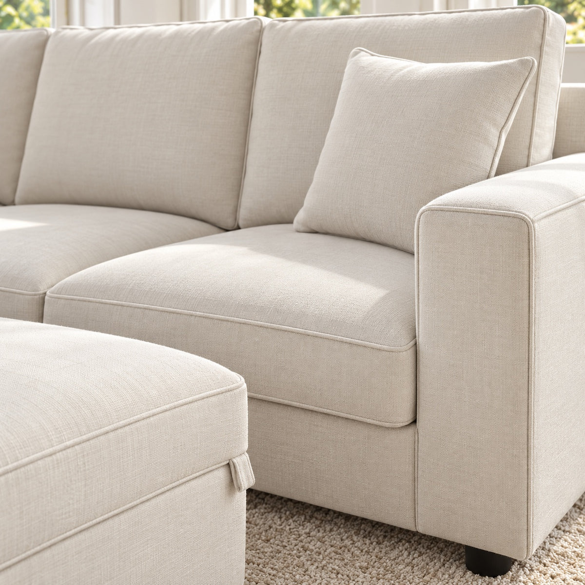 Canapé modulable Cadiz 4 places en tissu ivoire avec 2 poufs coffres de rangement, détail du tissu