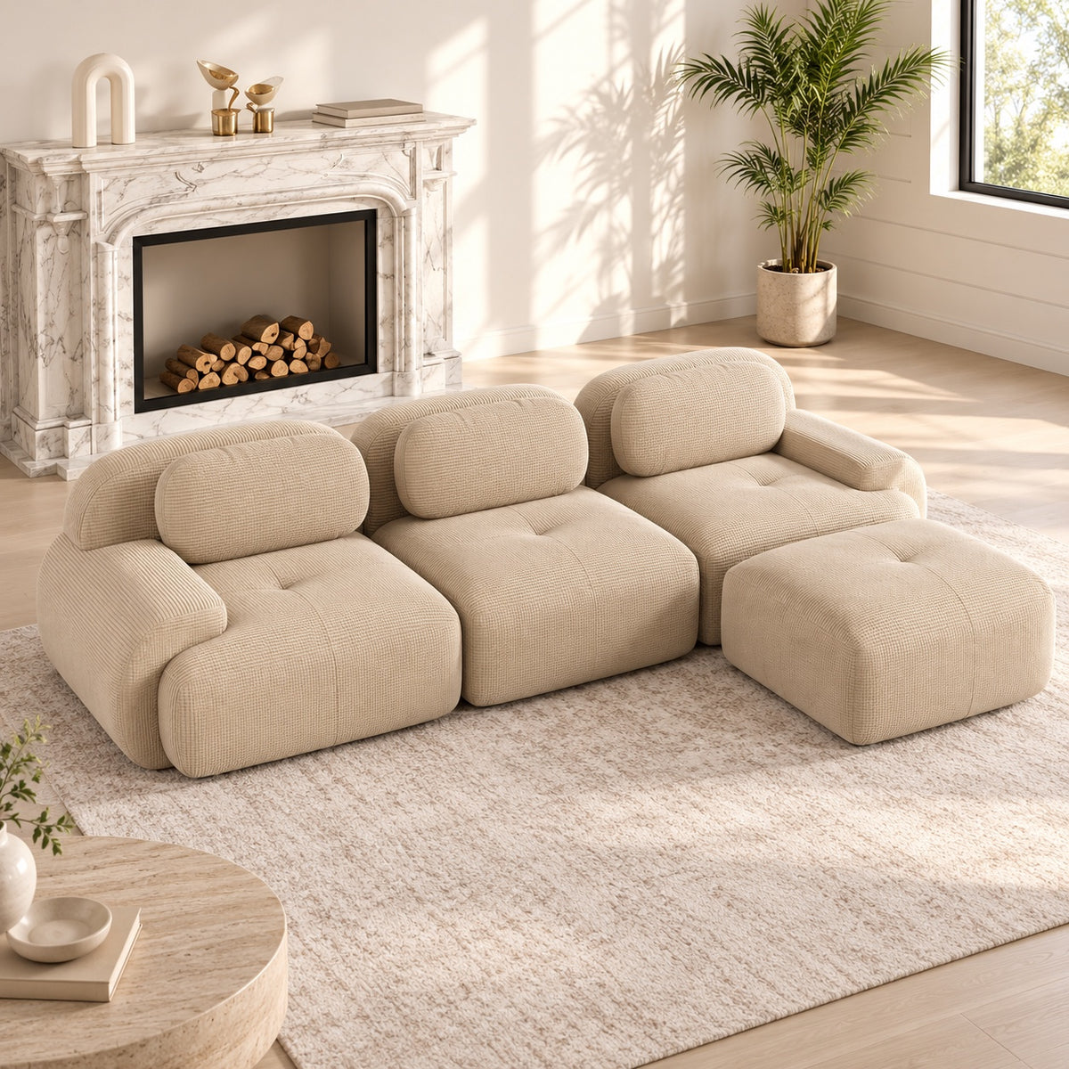 Canapé Grenade 3 places en velours côtelé beige avec pouf en situation dans un salon