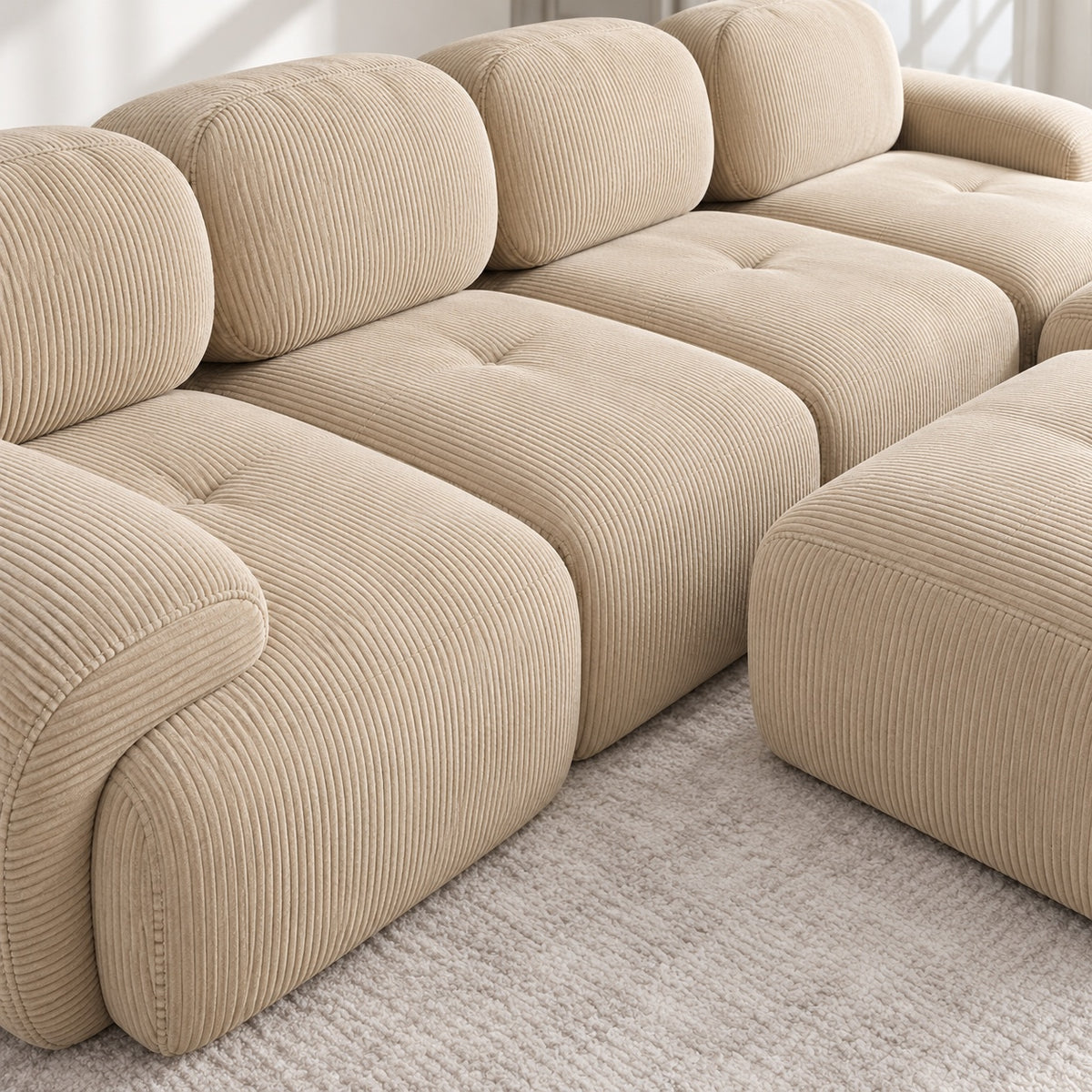 Canapé Grenade 4 places en velours côtelé beige avec pouf, détail du tissu