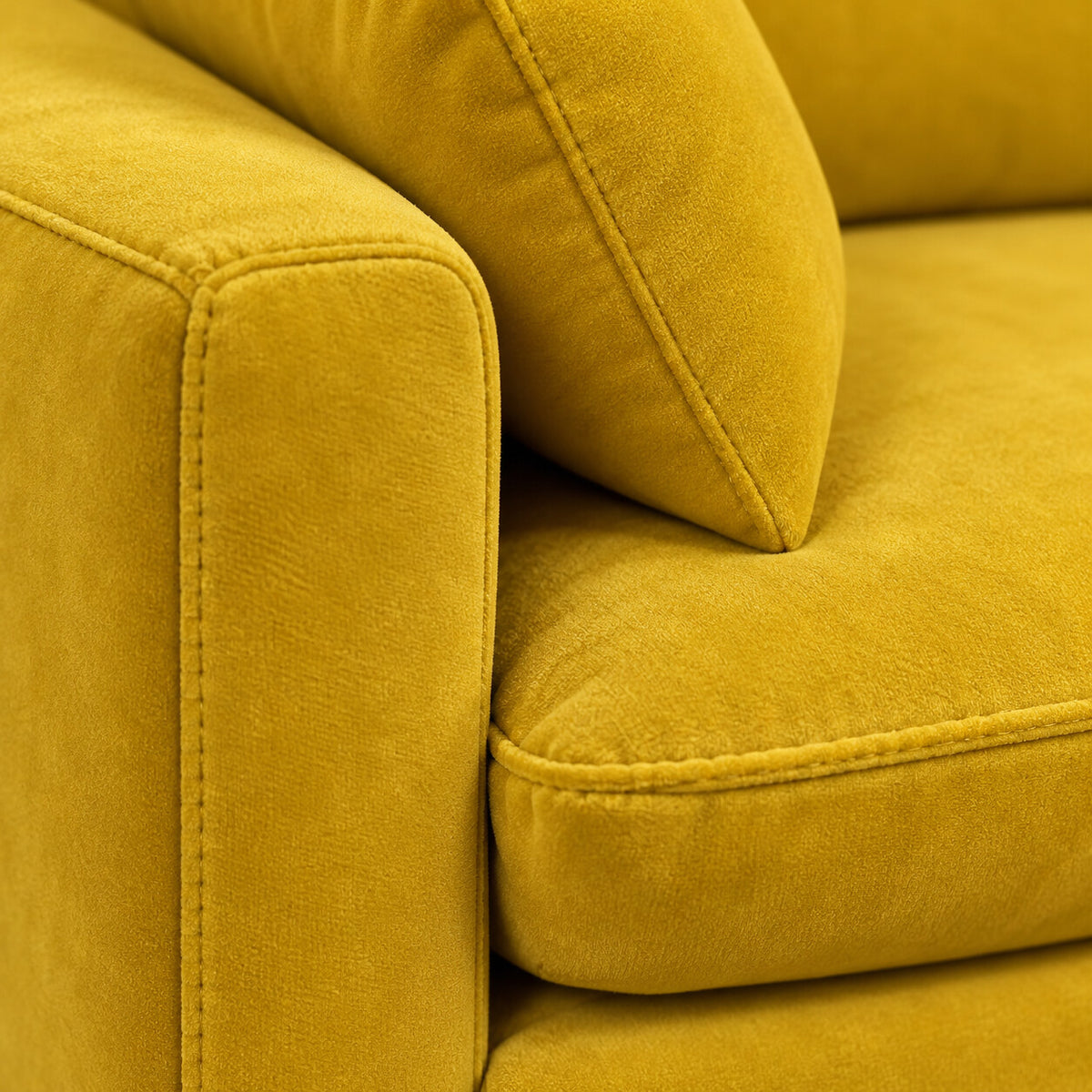 Canapé Mija 2 places en velours jaune moutarde, détail du tissu