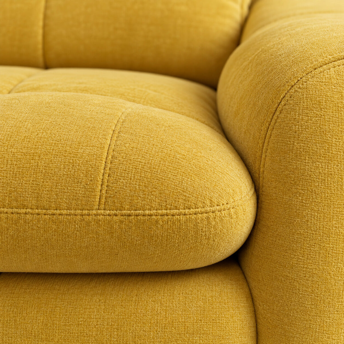 Canapé modulable Ronda 3 places jaune moutarde, détail du tissu chenillé