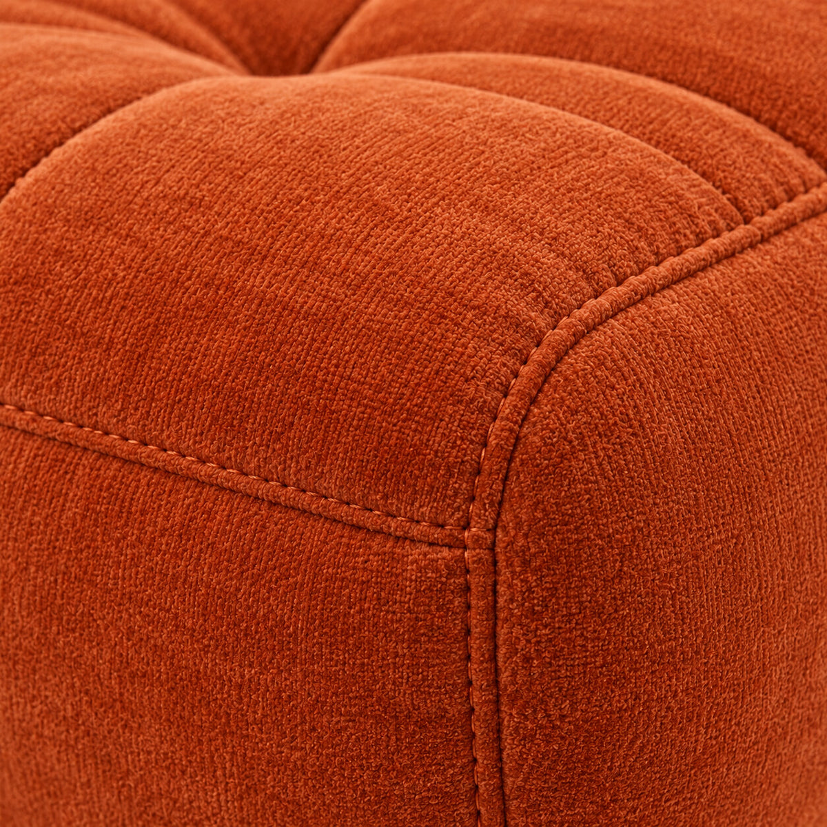 Canapé modulable Ronda 4 places terracotta avec pouf, détail du tissu chenillé