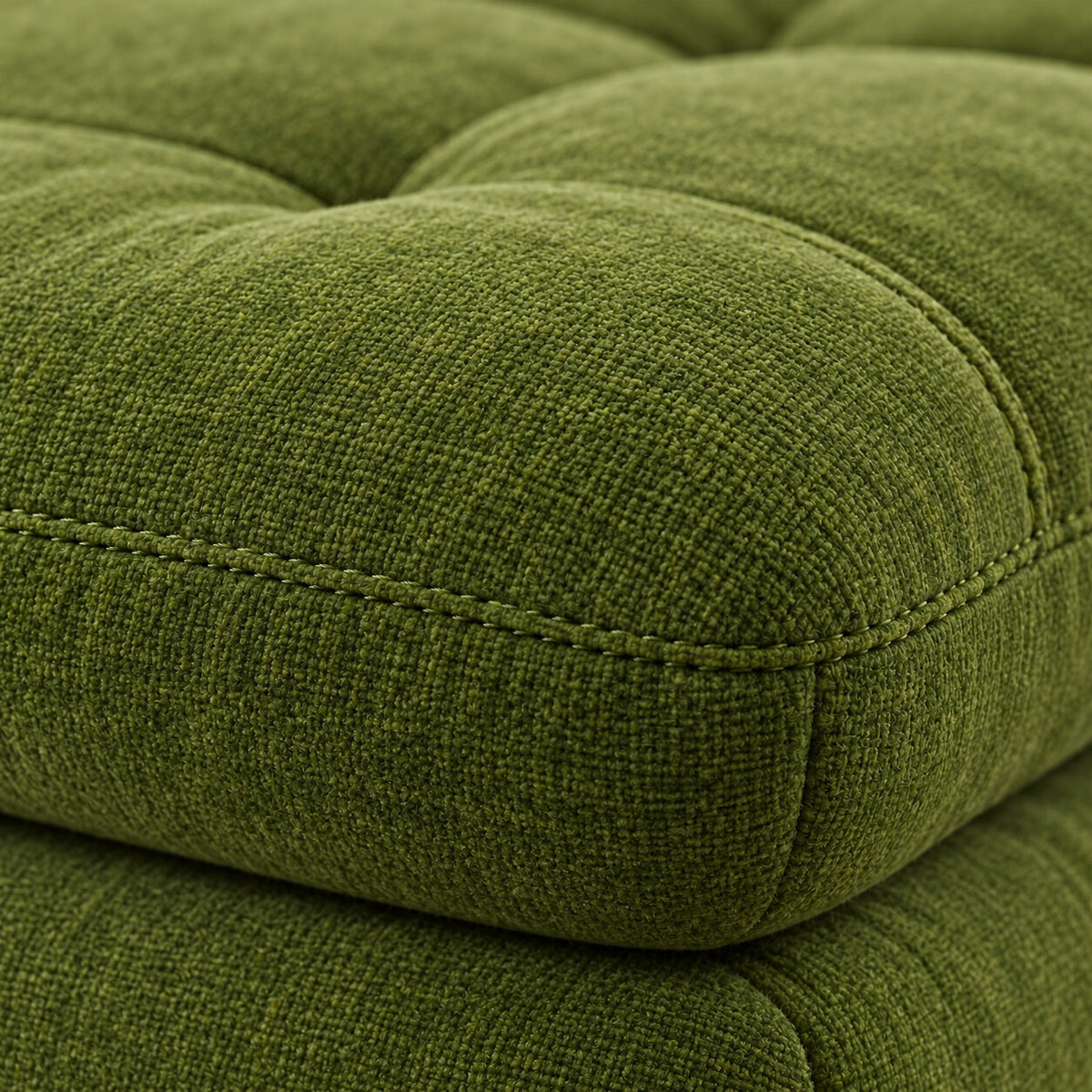 Canapé modulable Ronda 4 places vert olive avec pouf, détail du tissu chenillé
